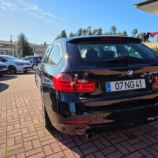 BMW 320D TOURING — foto 12