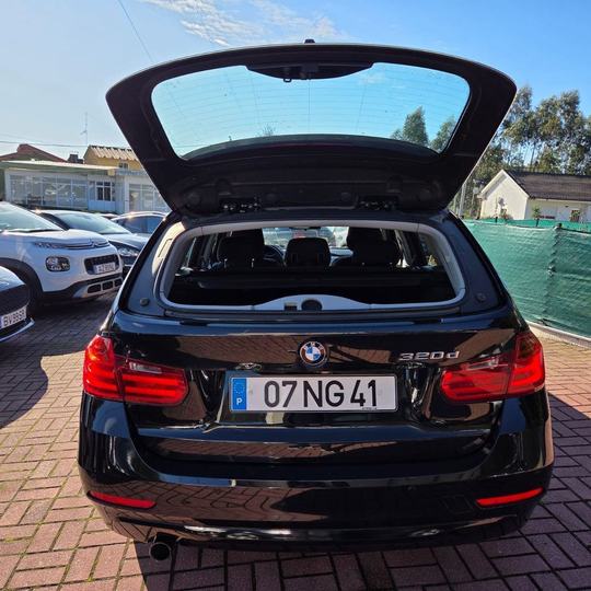 BMW 320D TOURING — foto 15