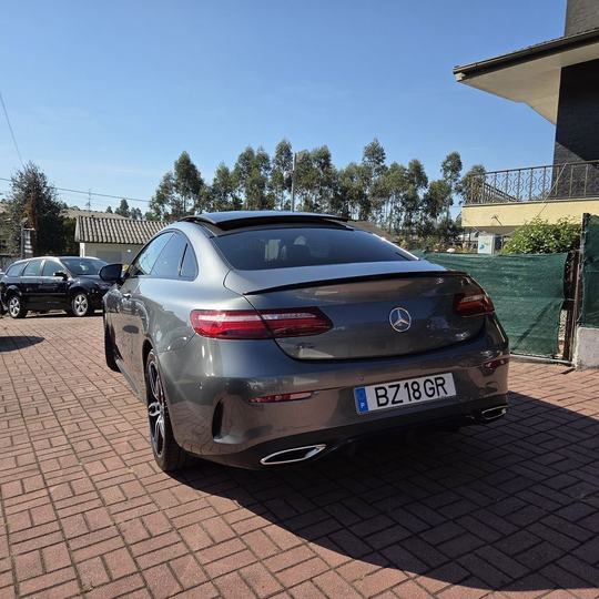 Mercedes-Benz E 220 d Coupé AMG — foto 8