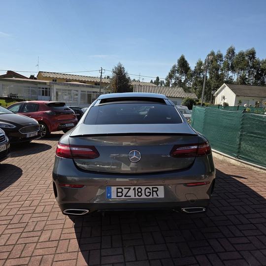 Mercedes-Benz E 220 d Coupé AMG — foto 10