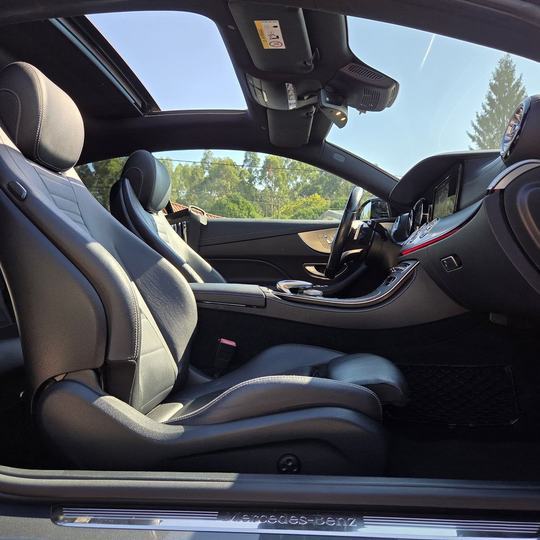 Mercedes-Benz E 220 d Coupé AMG — foto 12