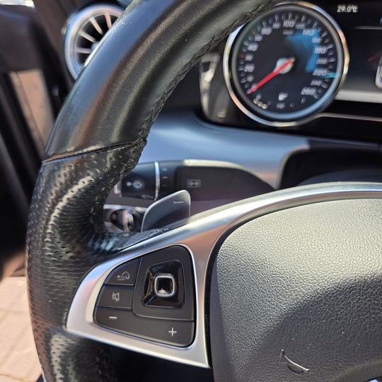 Mercedes-Benz E 220 d Coupé AMG — foto 31