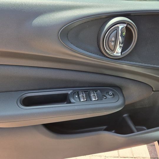 MINI CLUBMAN ONE D AUTO — foto 16