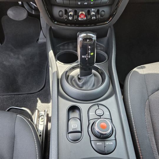 MINI CLUBMAN ONE D AUTO — foto 24