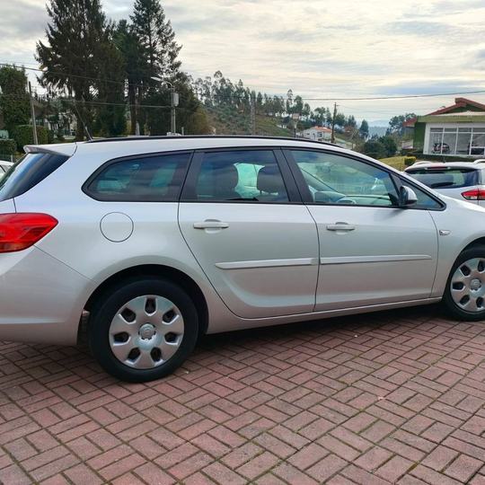 Opel Astra Sport Tourer — foto 5