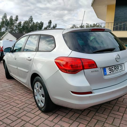 Opel Astra Sport Tourer — foto 6