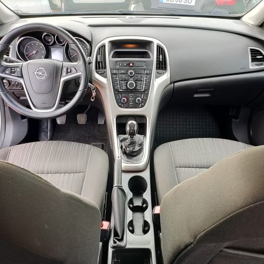 Opel Astra Sport Tourer — foto 9