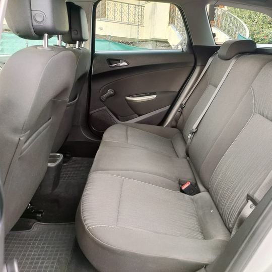 Opel Astra Sport Tourer — foto 11