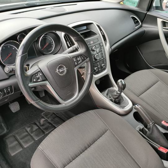 Opel Astra Sport Tourer — foto 12