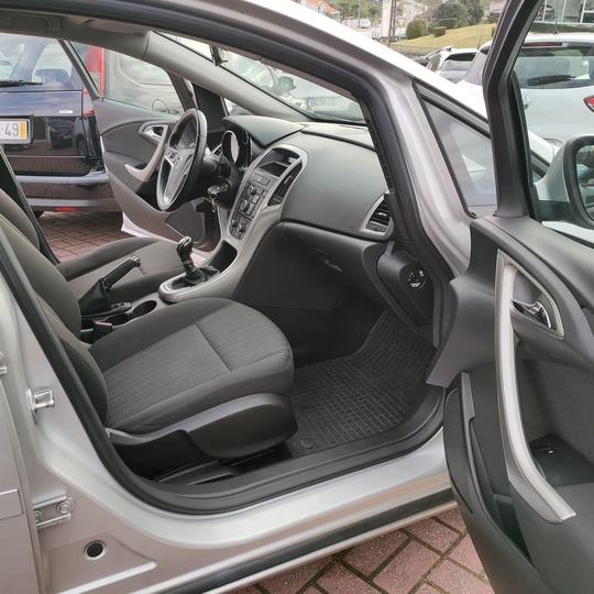 Opel Astra Sport Tourer — foto 13
