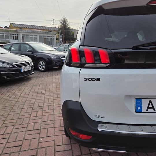 PEUGEOT 5008 ALLURE EAT8 — foto 9