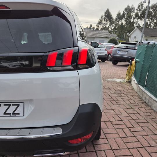 PEUGEOT 5008 ALLURE EAT8 — foto 10