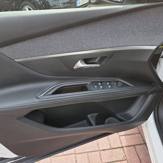 PEUGEOT 5008 ALLURE EAT8 — foto 17